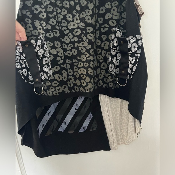 Seven Waves (2) M Two Piece Funky Layering Tanks - Picture 4 of 13